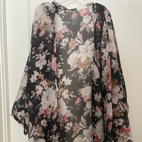 Floral kimono - Picture 2 of 5